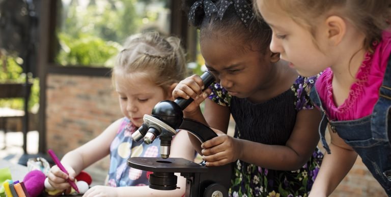 Best Microscope for Kids - KidsGearGuide